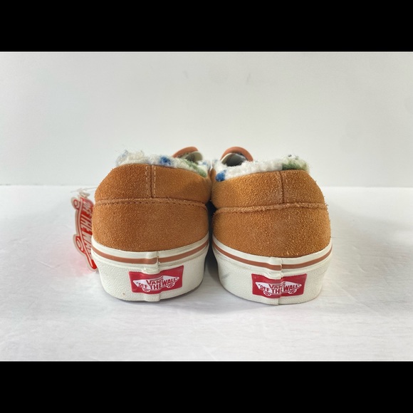 Vans Classic Slip-On Suede Sherpa Sneakers - Picture 3 of 6